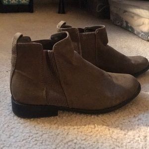 Chelsea boots